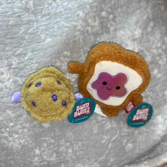 Set of 2 medium food 🥘 bumbumz, blueberry muffin 🫐 and PB&J 🍇 - Picture 4 of 4
